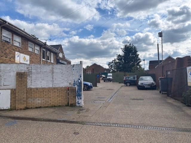 Land for sale - Image 2