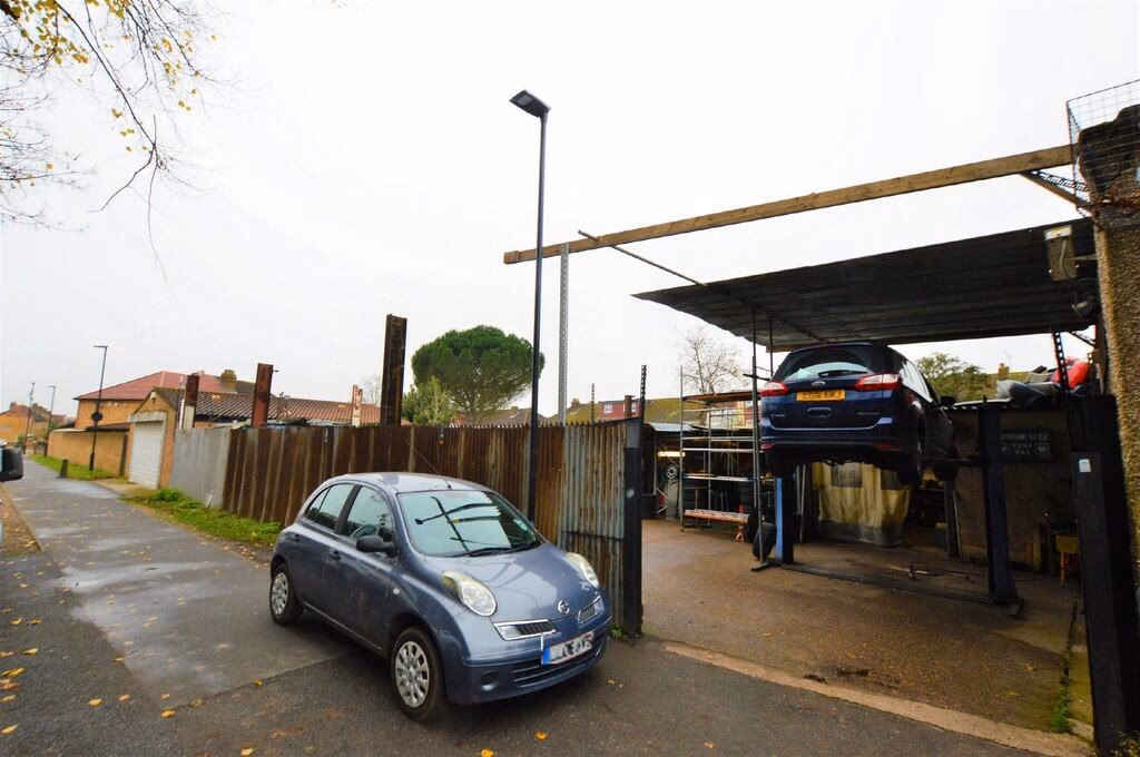 Land for sale - Image 3