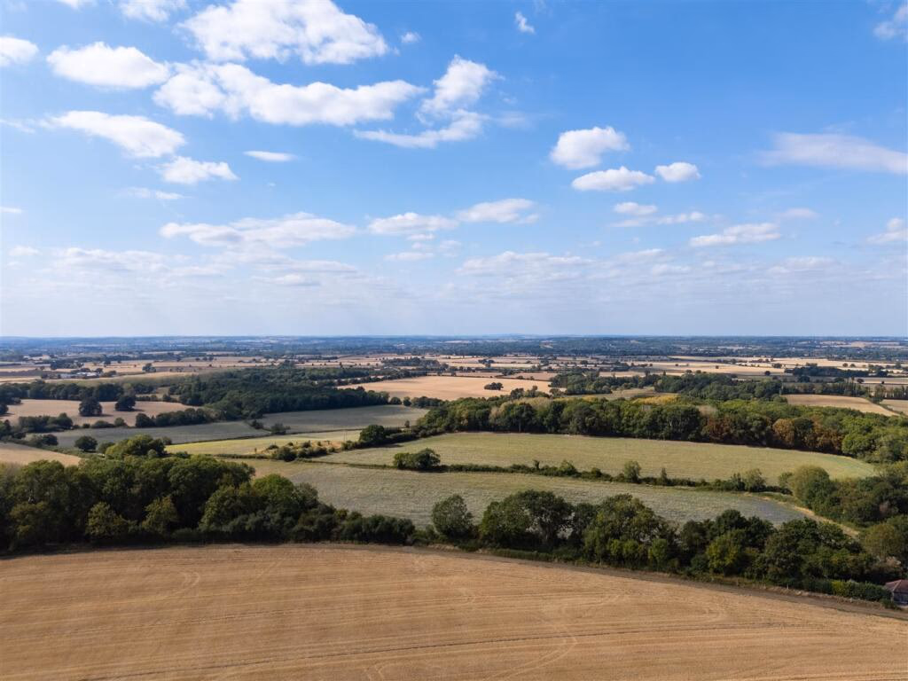 Land for sale - Image 1