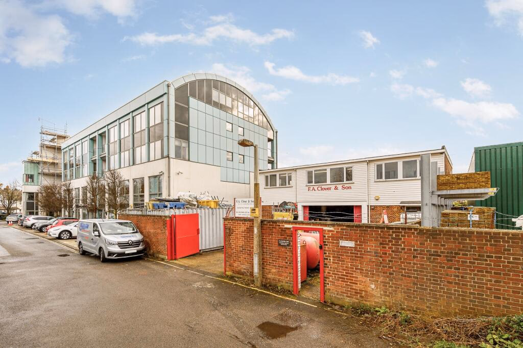 Land for sale - Image 2