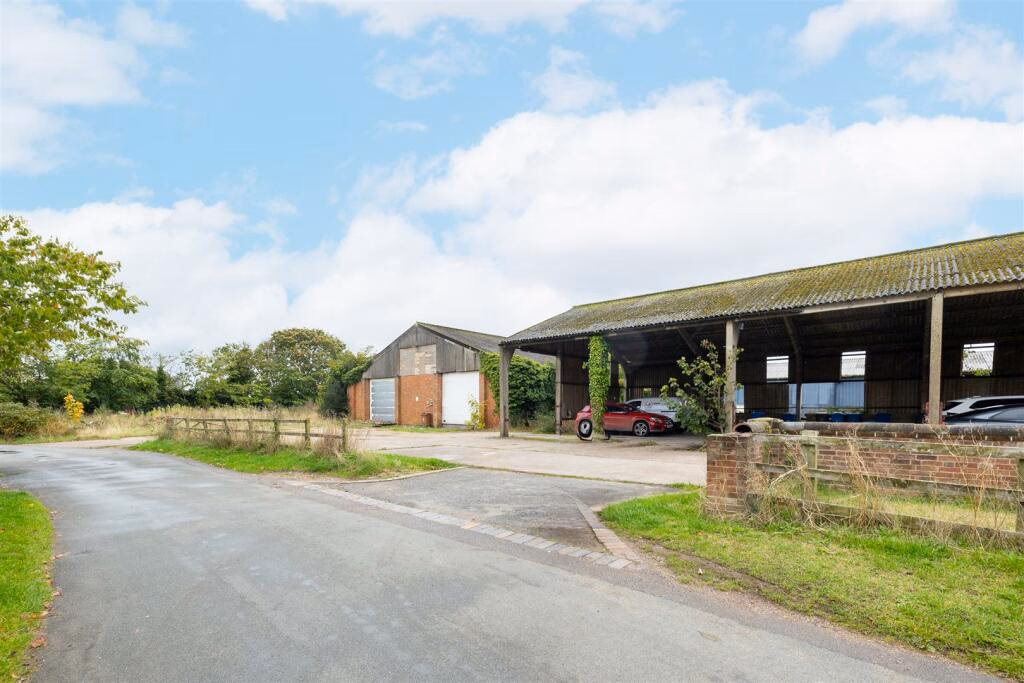 Land for sale - Image 1