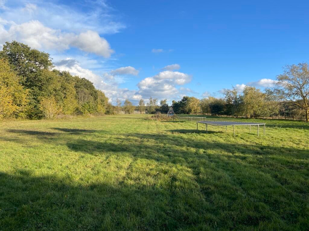 Land for sale - Image 1