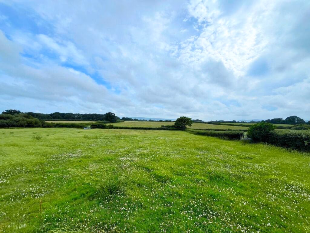 Land for sale - Image 2