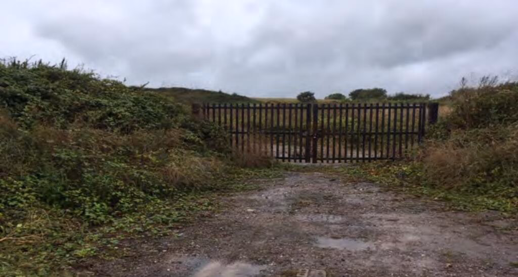 Land for sale - Image 2