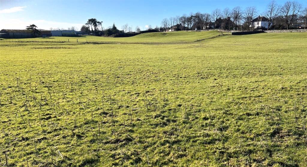 Land for sale - Image 1