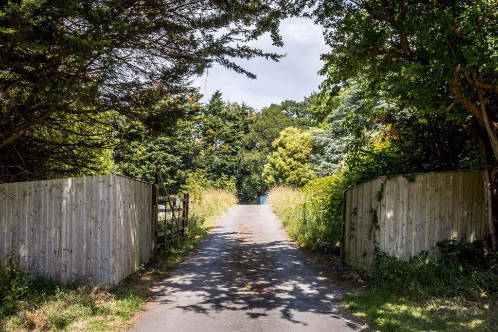 Land for sale - Image 2