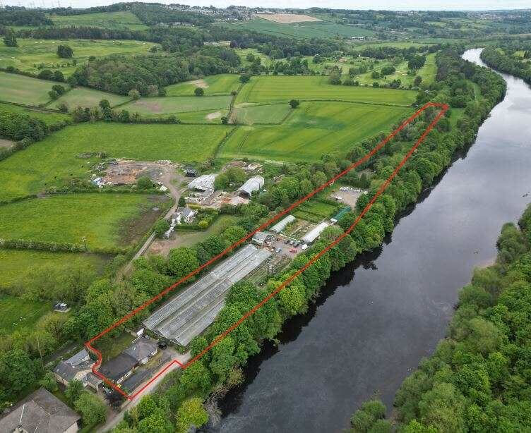 Land for sale - Image 1