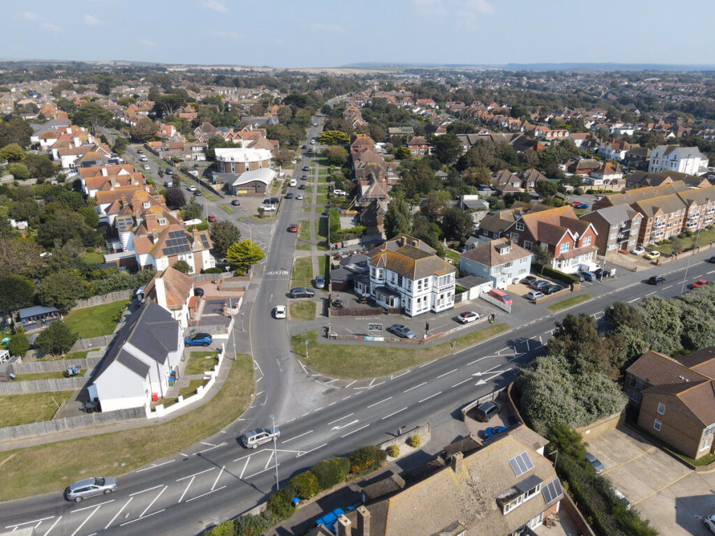 Land for sale - Image 2