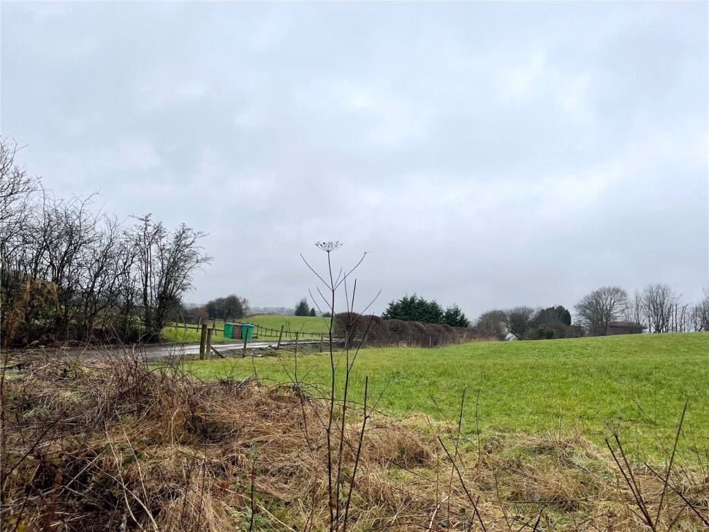 Land for sale - Image 1