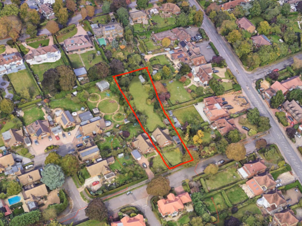 Land for sale - Image 1