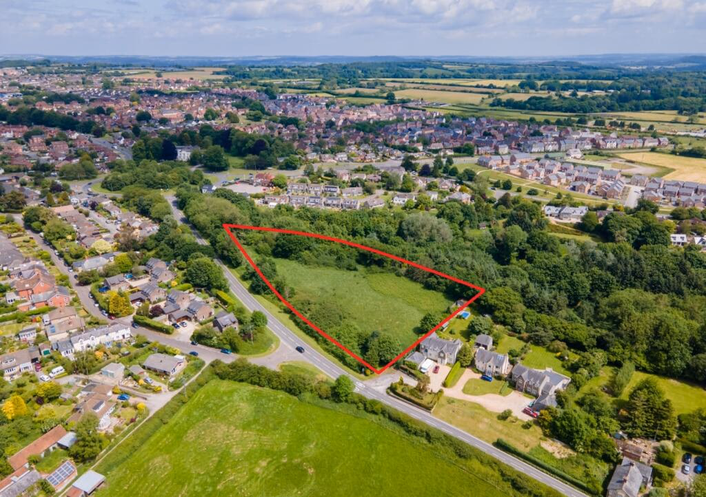 Plot for sale - Image 1