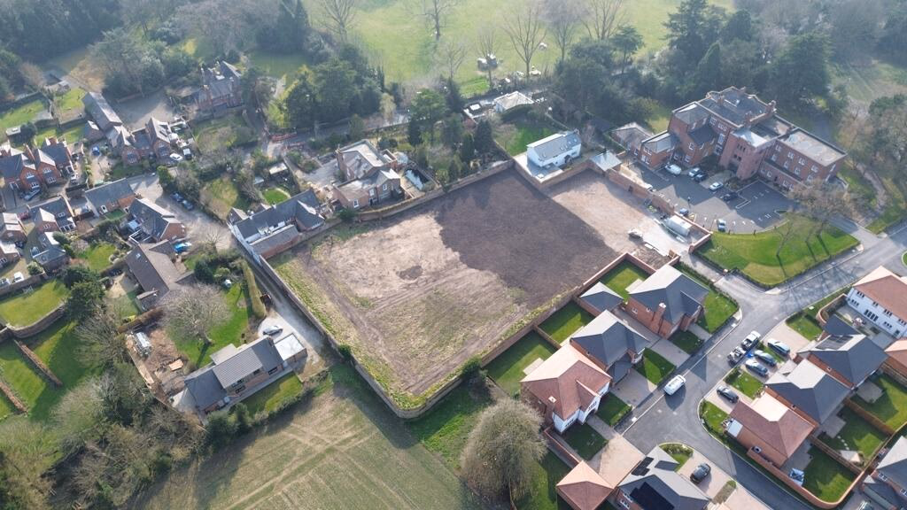 Land for sale - Image 2