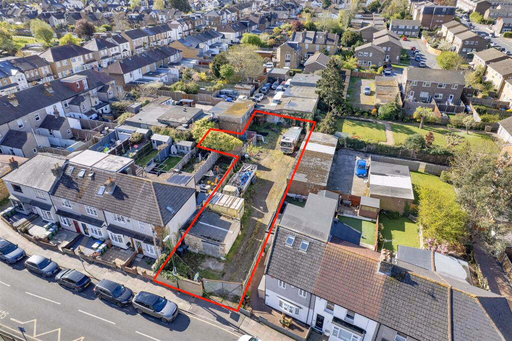 Land for sale - Image 1