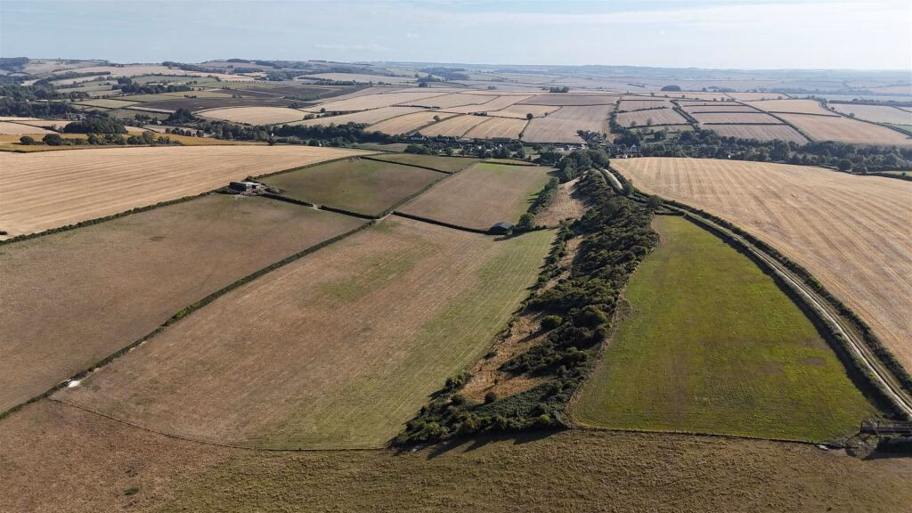 Land for sale - Image 1