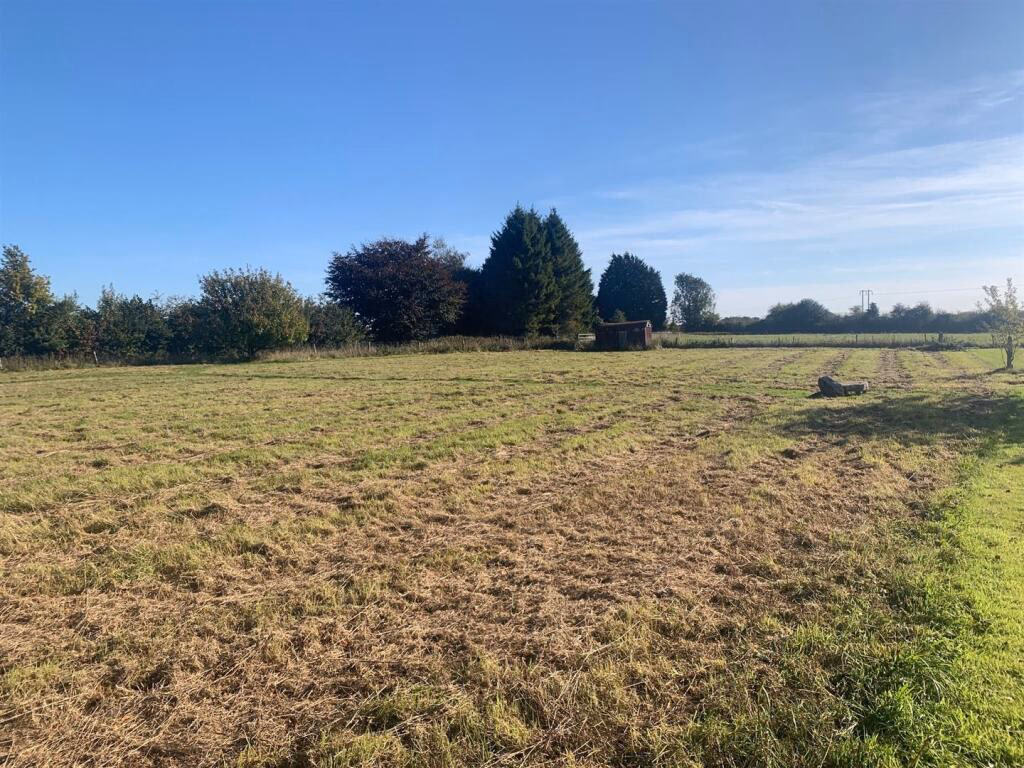 Plot for sale - Image 1