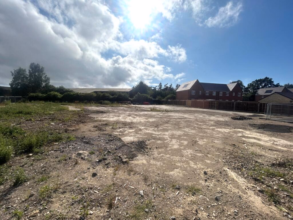 Land for sale - Image 1