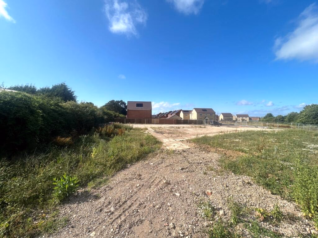 Land for sale - Image 2