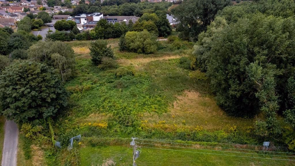 Land for sale - Image 1