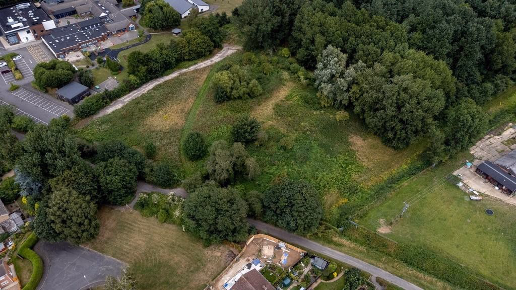 Land for sale - Image 2