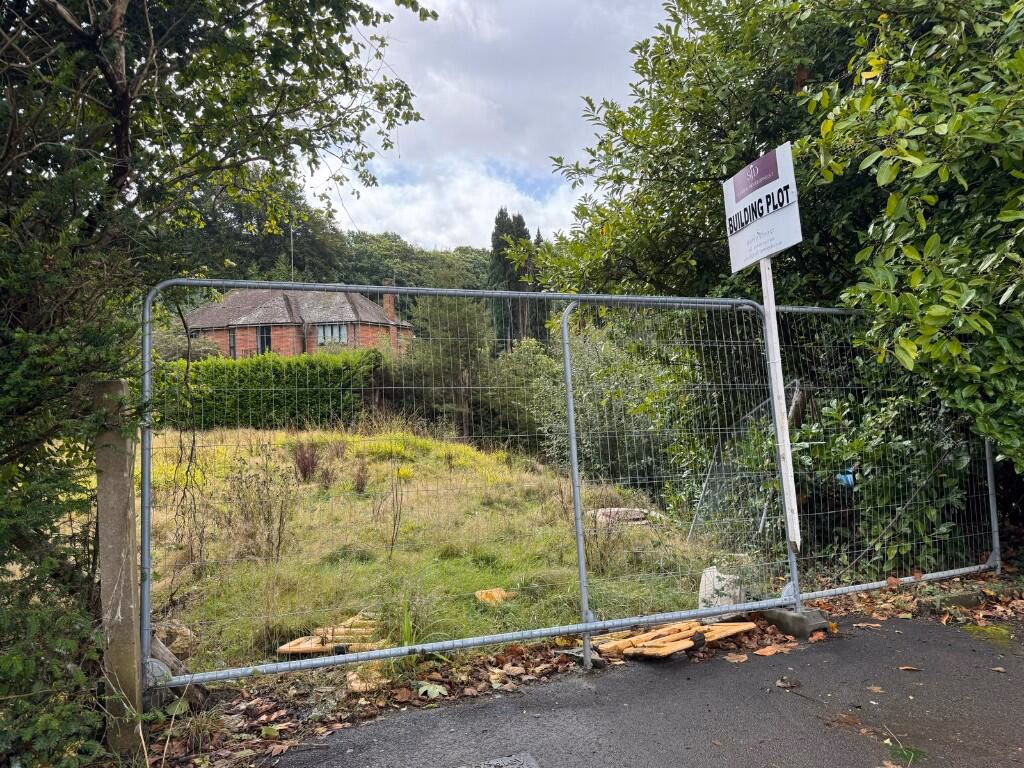 Land for sale - Image 1