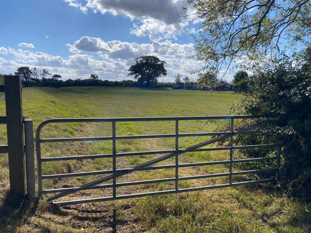 Land for sale - Image 1