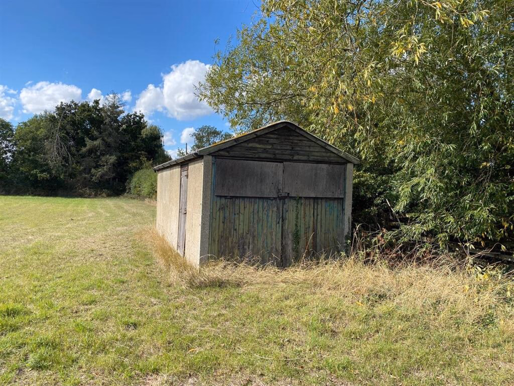 Land for sale - Image 2