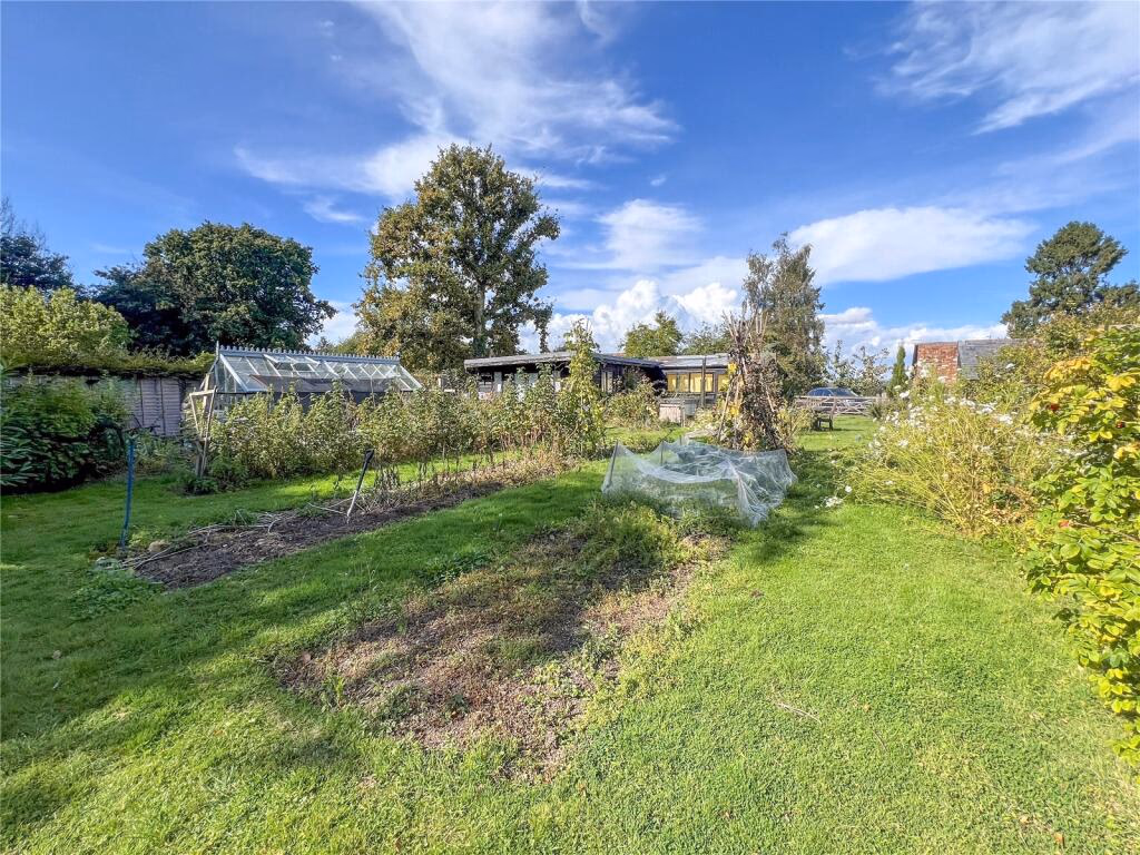 Land for sale - Image 1