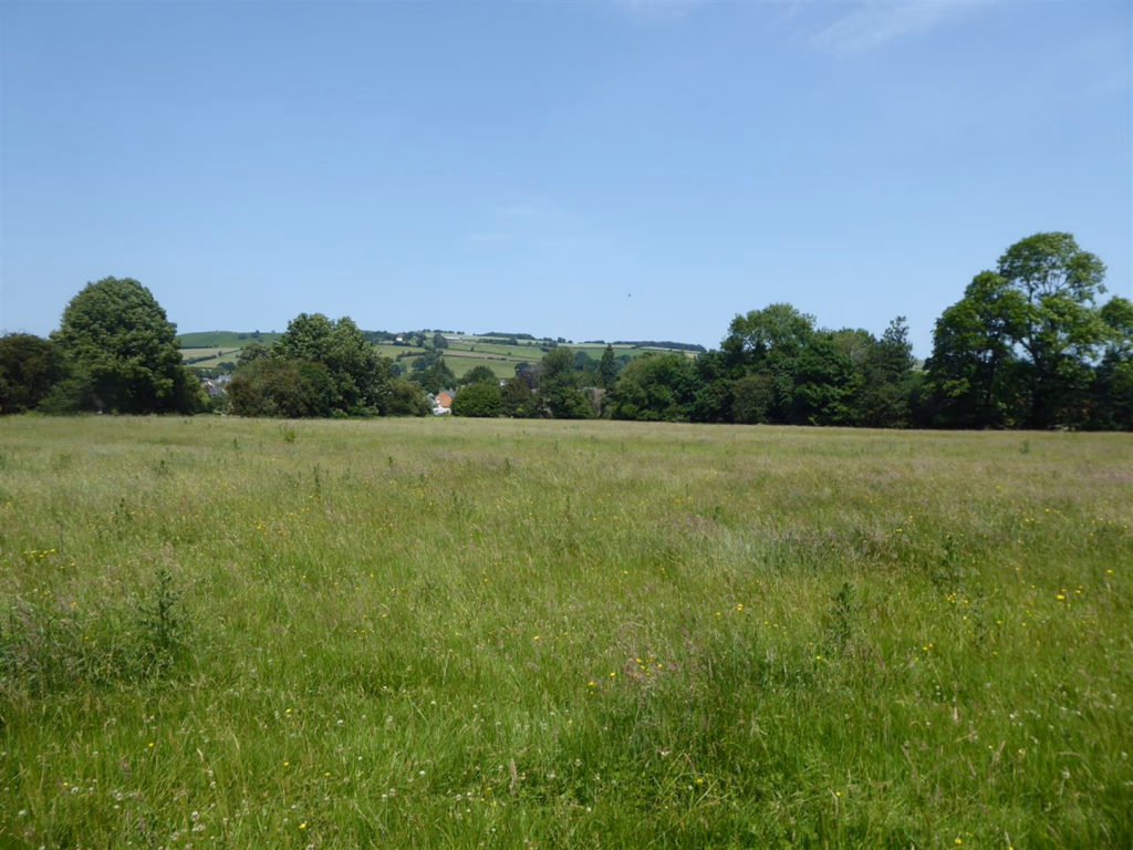 Plot for sale - Image 1