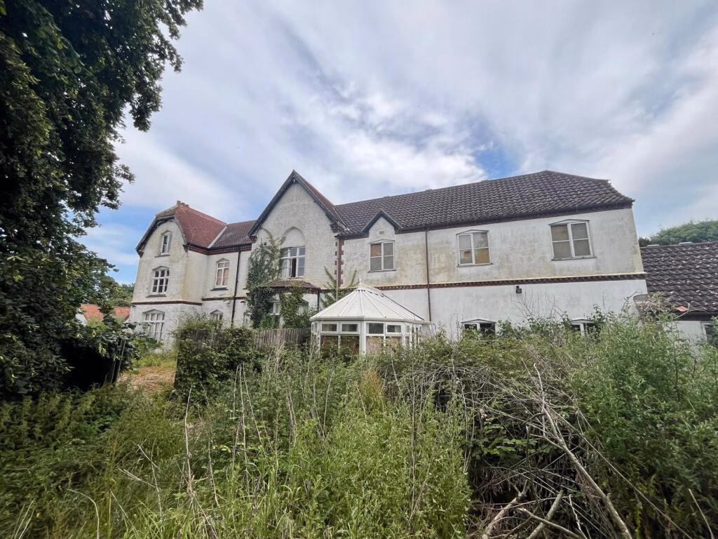 Land for sale - Image 1