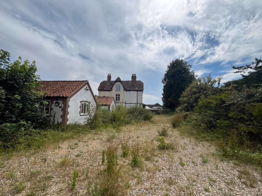 Land for sale - Image 2