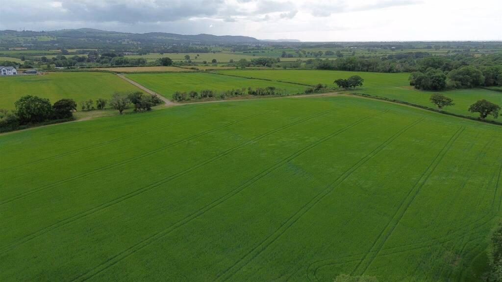 Land for sale - Image 1