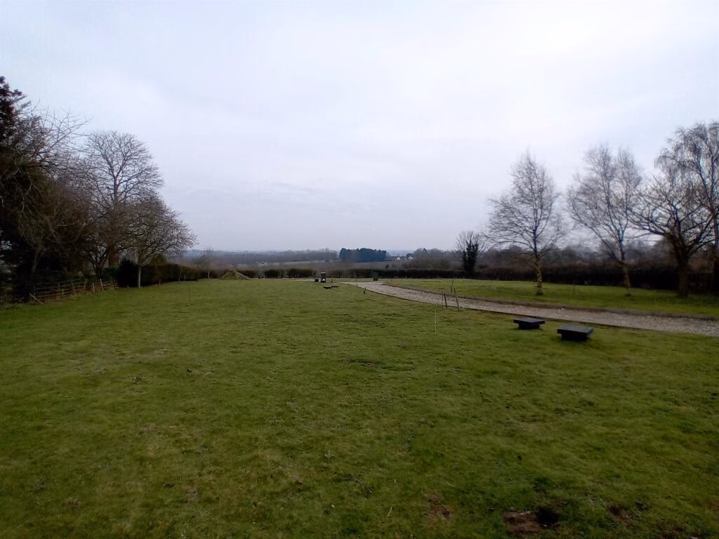 Land for sale - Image 1