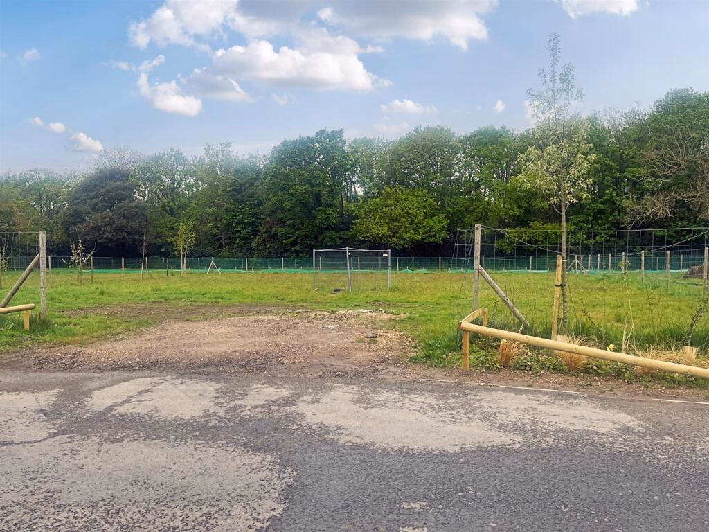 Plot for sale - Image 1