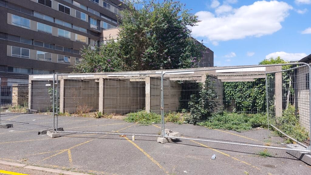 Land for sale - Image 2