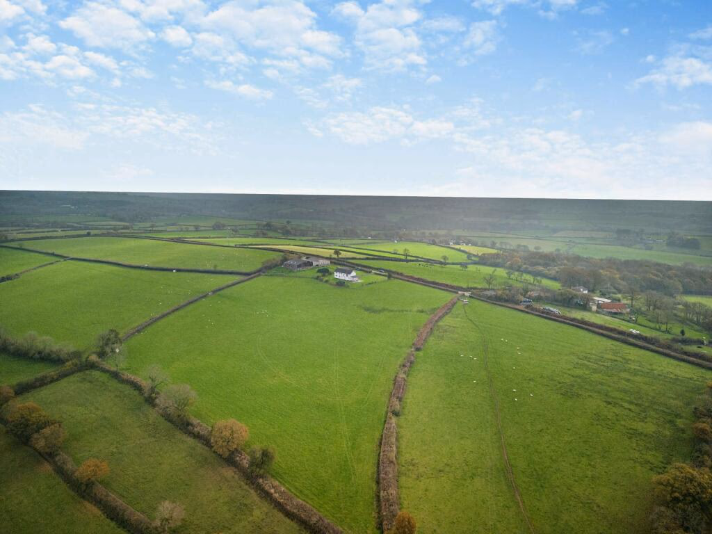 Land for sale - Image 1