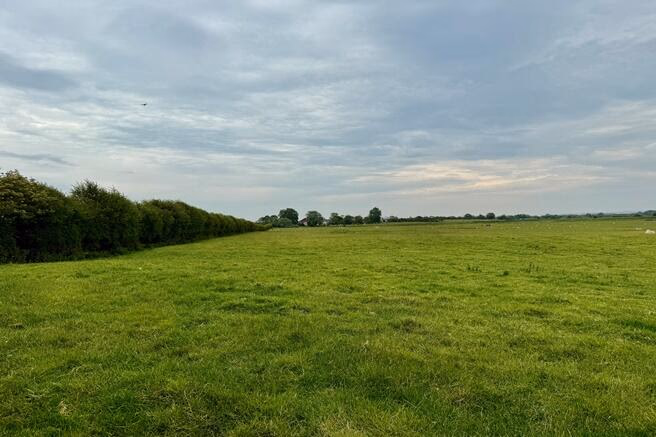 Land for sale - Image 2