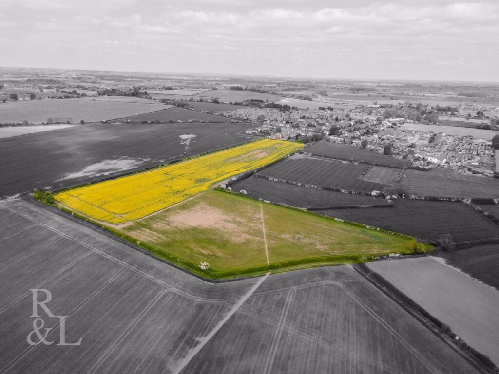 Land for sale - Image 1