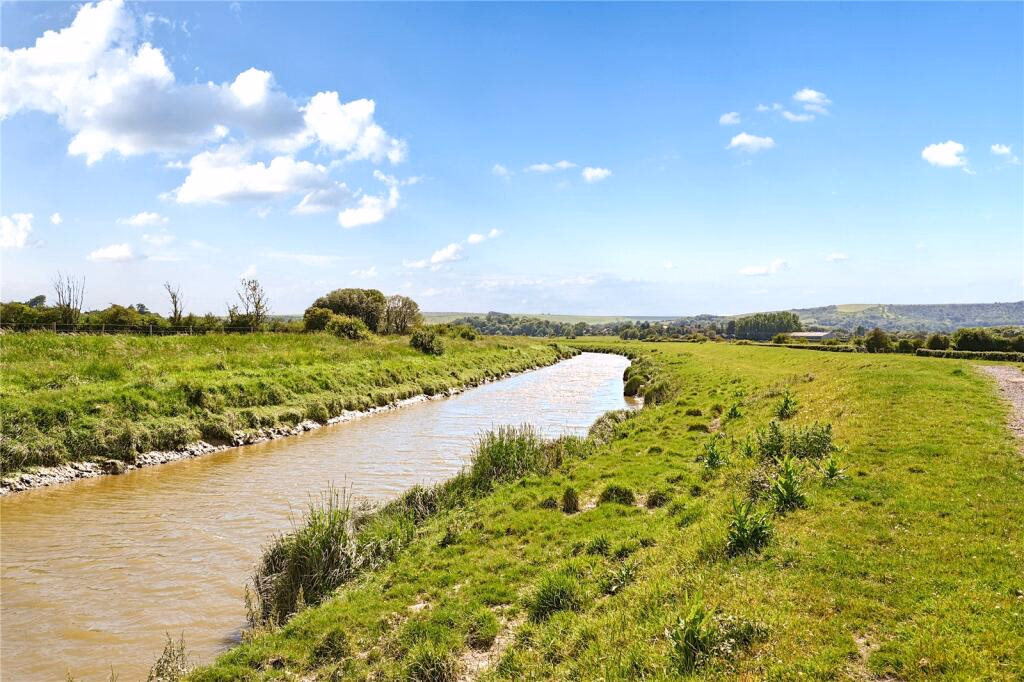 Land for sale - Image 1