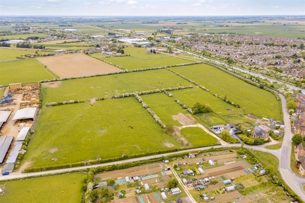 Plot for sale - Image 1