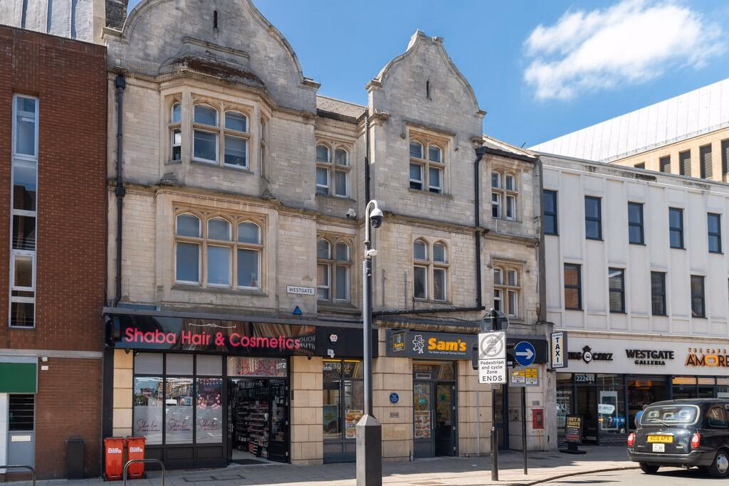 Land for sale - Image 1