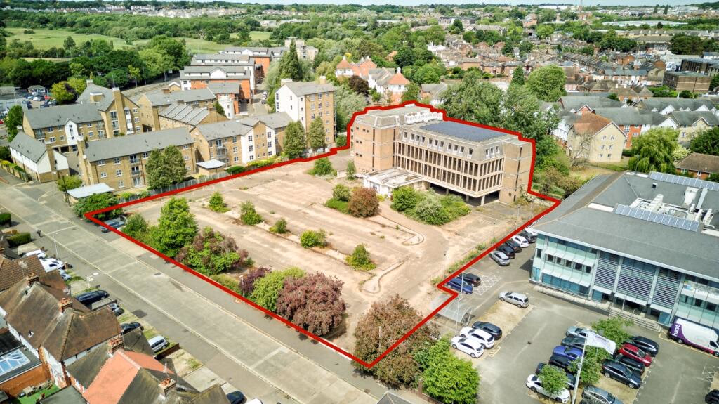 Land for sale - Image 1