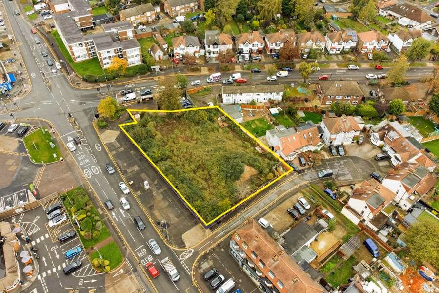 Land for sale - Image 2