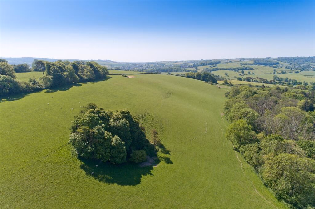 Land for sale - Image 1