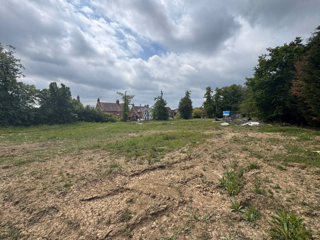 Land for sale - Image 1