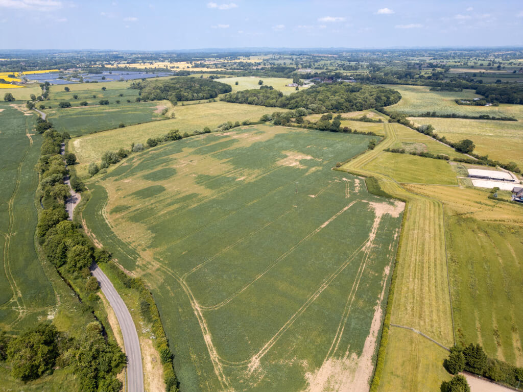 Land for sale - Image 1