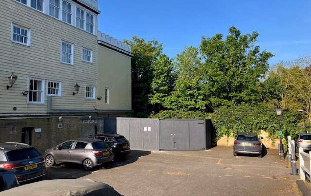 Land for sale - Image 1