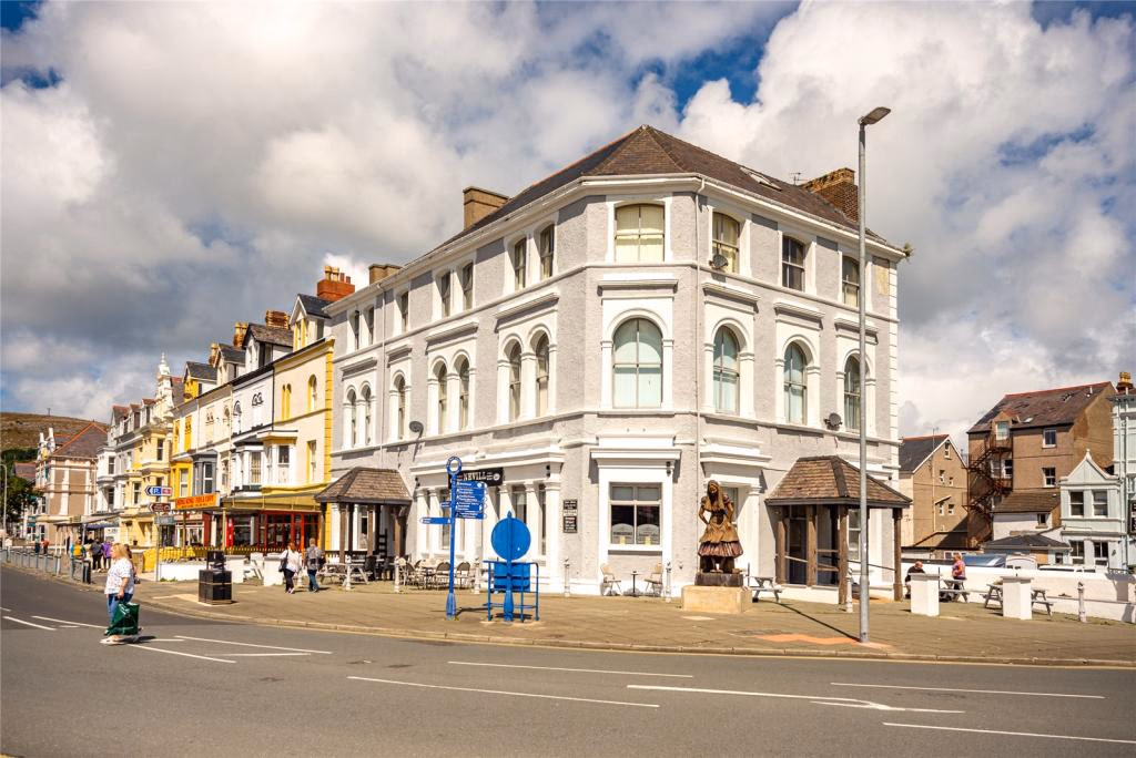 Land for sale - Image 1