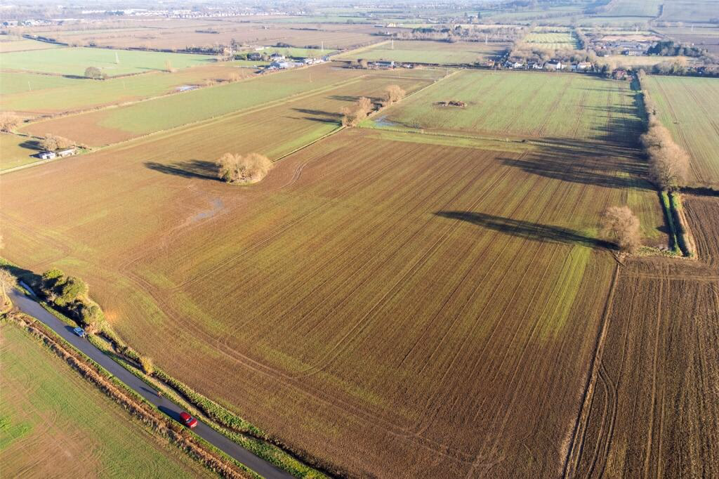 Land for sale - Image 1