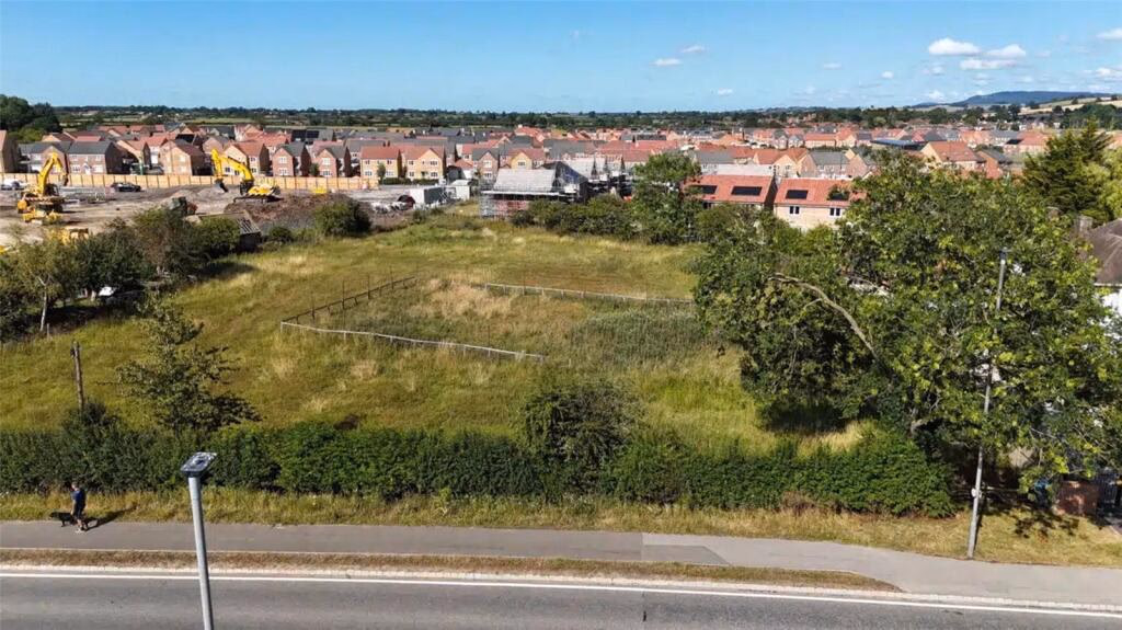 Land for sale - Image 1