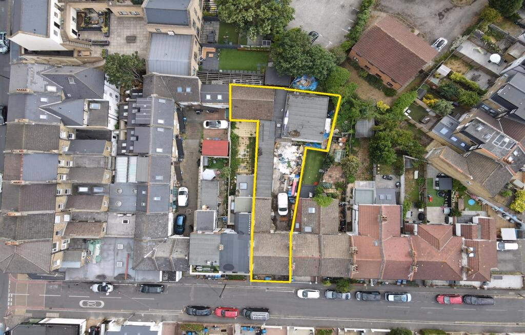 Plot for sale - Image 1